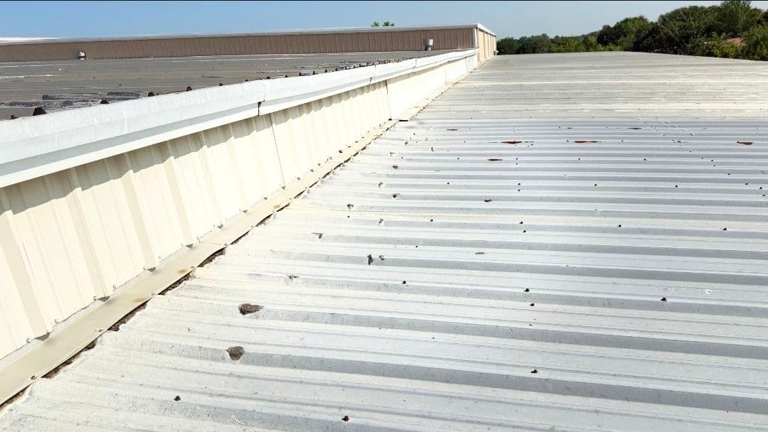 Gallery photos for Silicone Coating on a Commercial R-Panel Roof in Burleson: Image #1