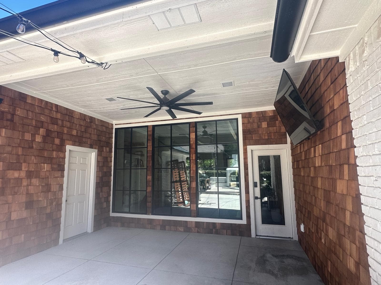 Gallery photos for Fort Worth Home Remodel With Statement Walls and Outdoor Living: Image #1