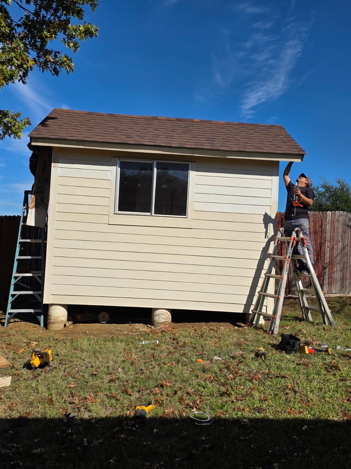 Expert Siding and Roofing in Burleson Texas image